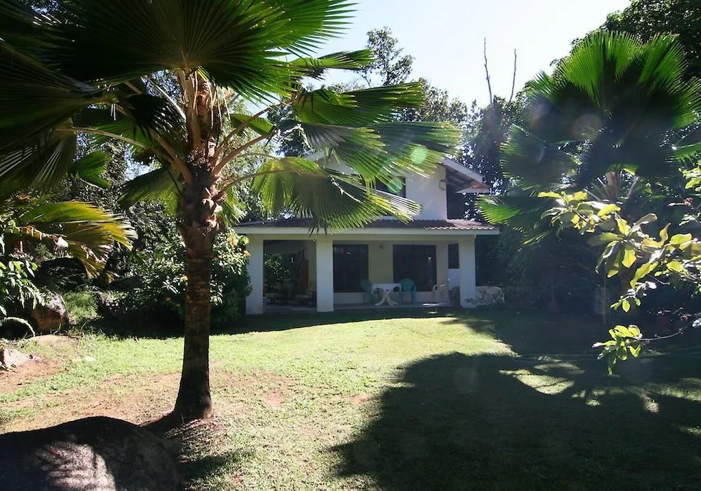 Villa La Rocaille Baie Lazare  Ferienhaus